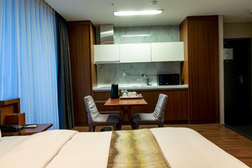 Haeundae H Stay Hotel