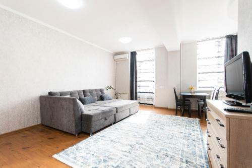 Comfortable Apartment In The Golden Square.
