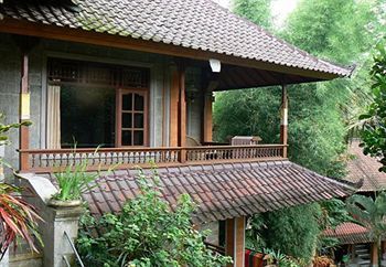 Hostal Gusti's Garden Bungalows
