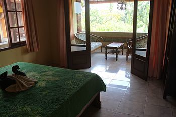 Hostal Gusti's Garden Bungalows