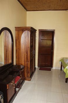Hostal Gusti's Garden Bungalows