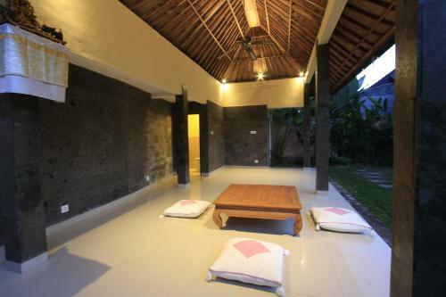 Villa Wates Sari