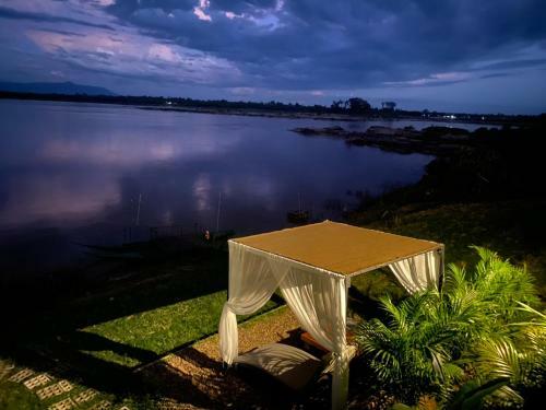 Hotel The Riviera Champasak