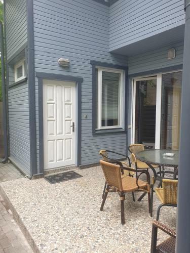 Cozy Home Two Bedroom Apartments