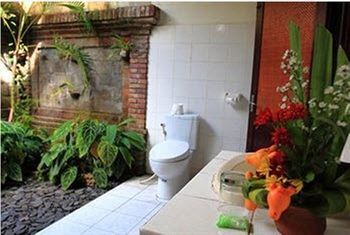Hostal Bali Gardenview Cottages