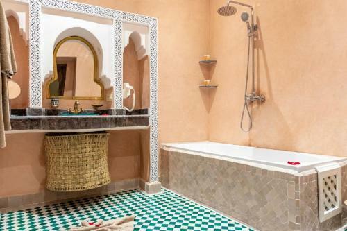 Hostal Riad Medina Art Suite & Heated Pool