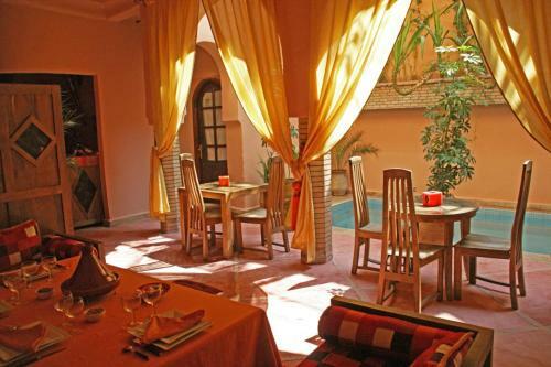 Hostal Riad Azenzer - Room Chefchaouen 3 Pers