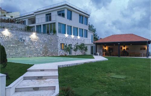 Seven-bedroom Holiday Home In Kotor