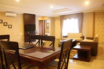 Hotel Travellers Suites Serviced Apartments