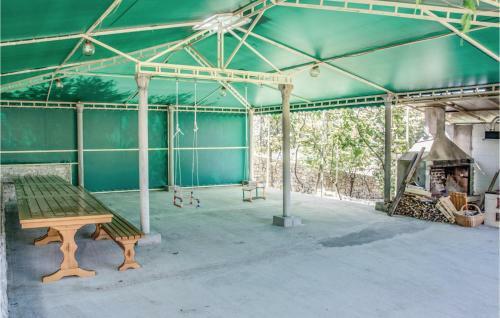 Seven-bedroom Holiday Home In Zanjic