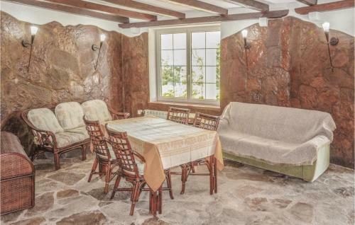 Seven-bedroom Holiday Home In Zanjic