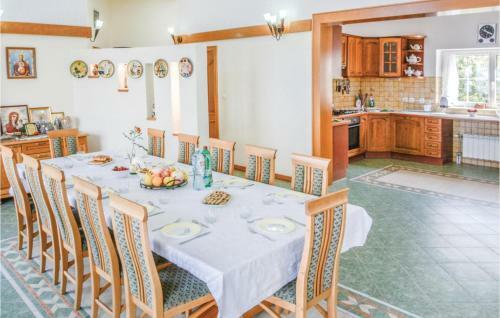Seven-bedroom Holiday Home In Zanjic