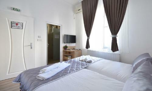 Villa Nina Hotel & Lounge Bar