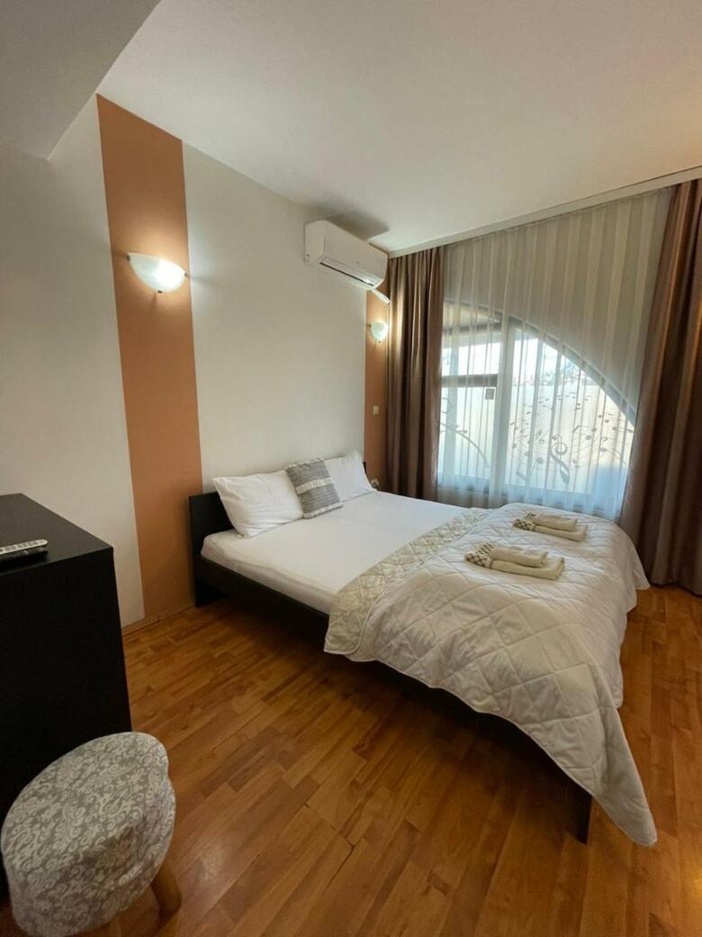 The Bulevard Hotel