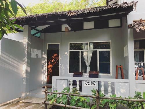 Hotel Lagoon Ngapali Beach Lodge