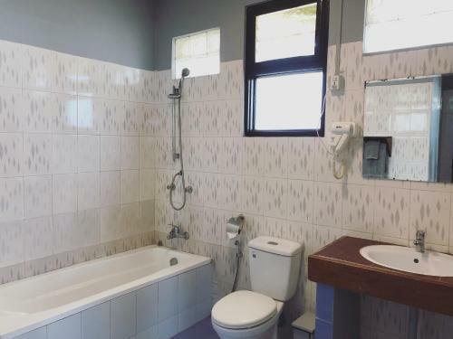 Hotel Lagoon Ngapali Beach Lodge