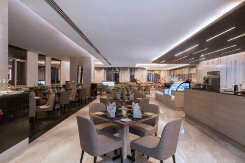 Zealax Hotel & Residence