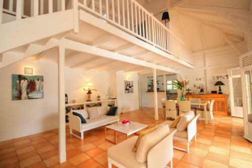 Villa Avec Piscine Au Cap Est (mqfr35)