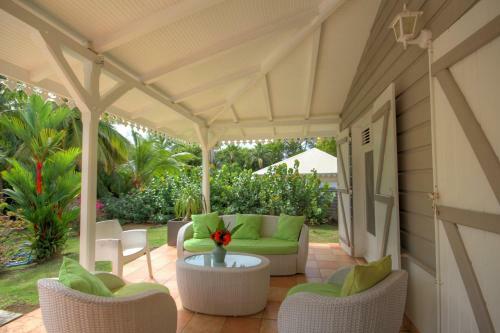 Villa Avec Piscine Au Cap Est (mqfr35)