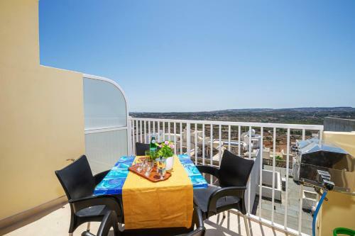 Summer Breeze Apartment With Panoramic Terrace - By Getawaysmalta