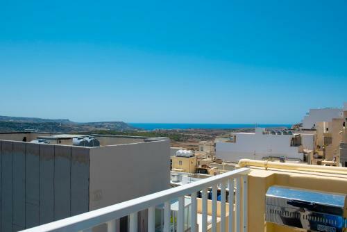 Summer Breeze Apartment With Panoramic Terrace - By Getawaysmalta