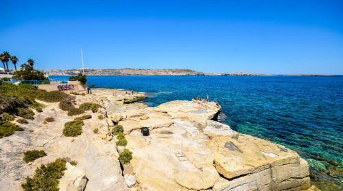 Summer Breeze Apartment With Panoramic Terrace - By Getawaysmalta