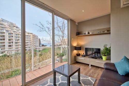 Balluta Bay Beach House With Seaviews