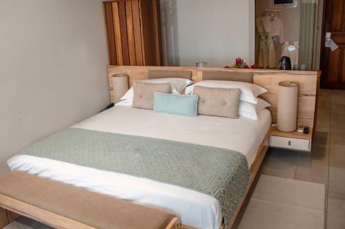 Hotel Le Peninsula Bay Beach Resort & Spa