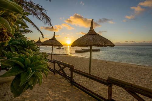 Hotel Le Peninsula Bay Beach Resort & Spa
