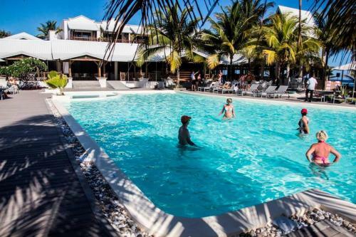 Hotel Le Peninsula Bay Beach Resort & Spa