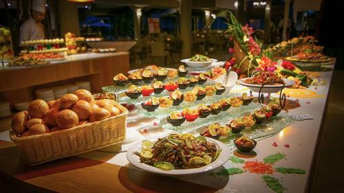 Hotel Le Peninsula Bay Beach Resort & Spa