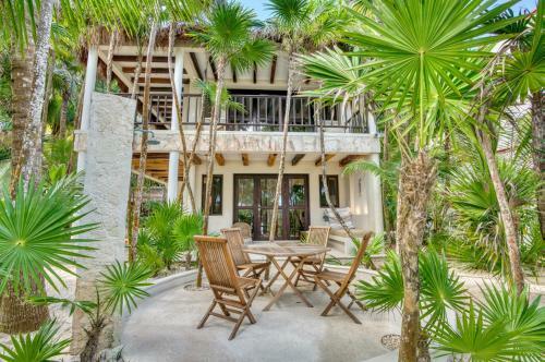 Tankah Cuatro Villa Sleeps 14 With Pool And Air Con