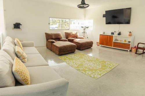 Breathtaking Beach Villa, Feel The Inviting Vibe!