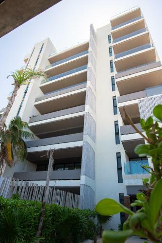 Deluxe Beachfront Condo With Amazing Ocean Views And Luxury