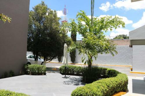 Cypres Hotel & Suites