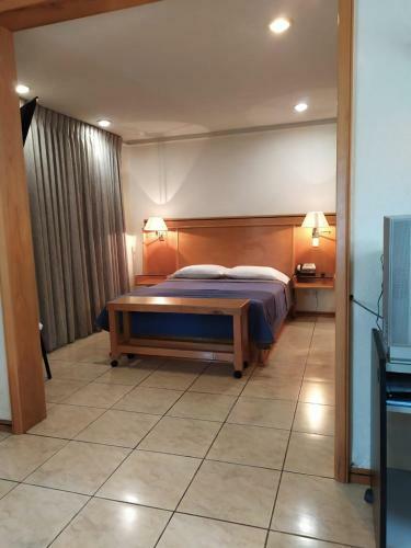 Cypres Hotel & Suites