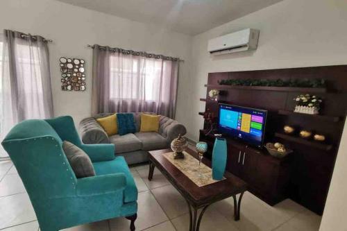 Cozy House In A Comercial Area