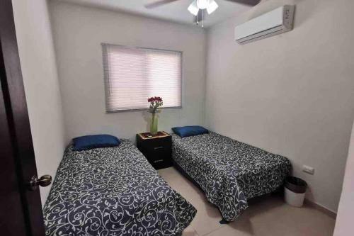 Cozy House In A Comercial Area