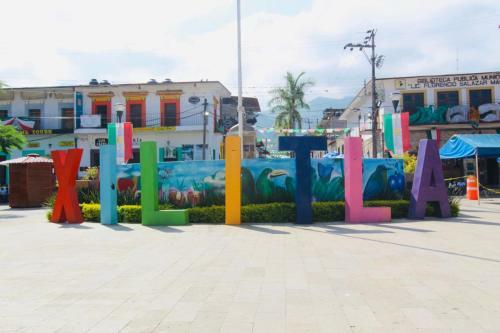 Pretty & Comfy Hotel Room