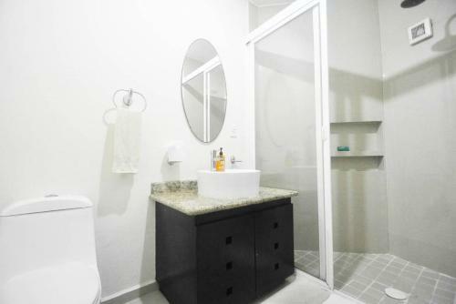 Prime Condo In Playa - Rooftop Pool, Walk To Beach!