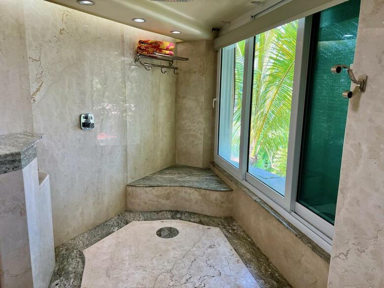 Ocean Frontage Cottage