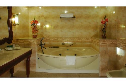 Hotel Welcome Heritage Noor-us-sabah Palace