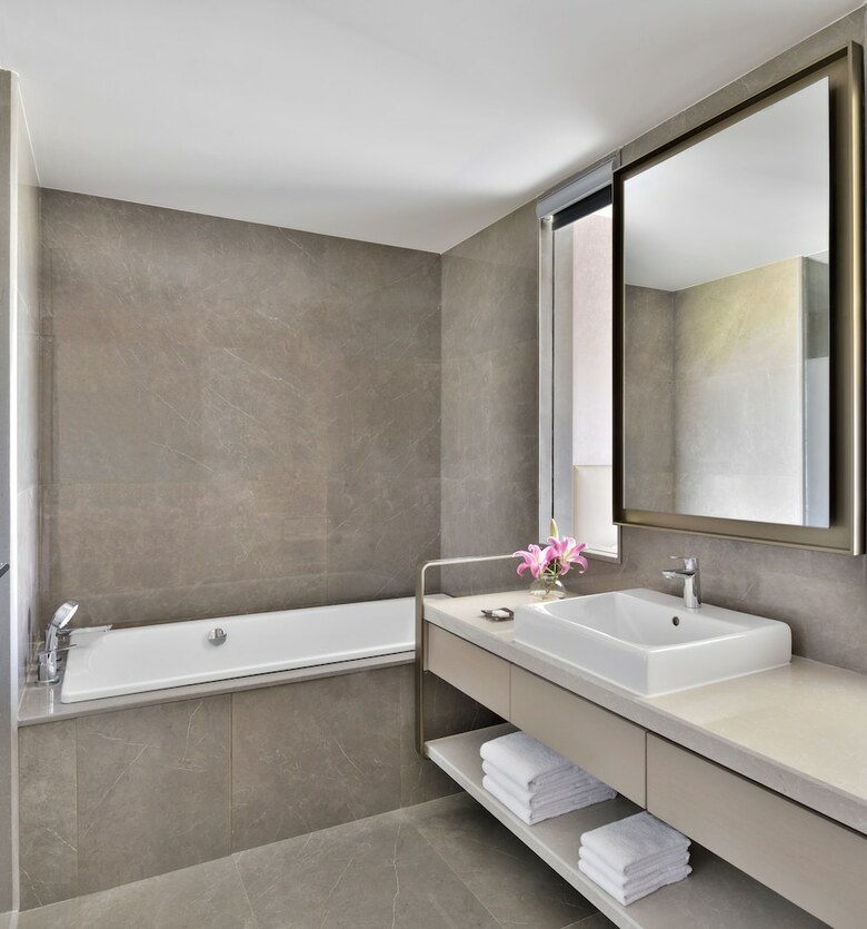 Hotel Courtyard By Marriott Bhopal