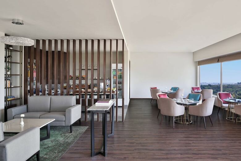 Hotel Courtyard By Marriott Bhopal
