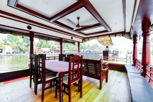 Hotel Cosy Houseboats