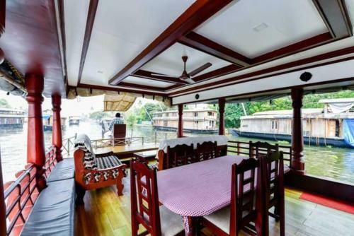 Hotel Cosy Houseboats
