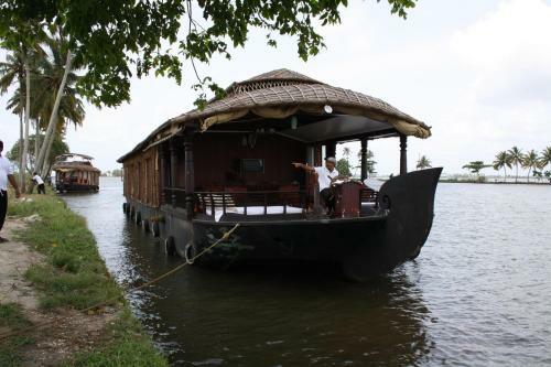 Hotel Cosy Houseboats
