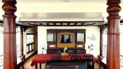 Pournami Houseboats
