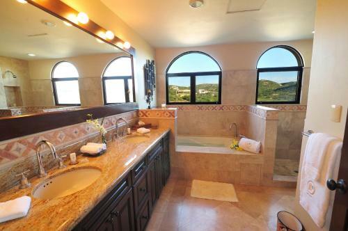 Oceanview Villa, Private Pool. Close To Beautiful Beach! Gated Community.