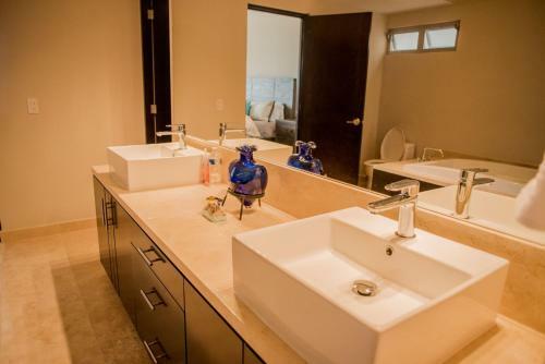 Cascadas de Pedregal 711 3 Br By Casago
